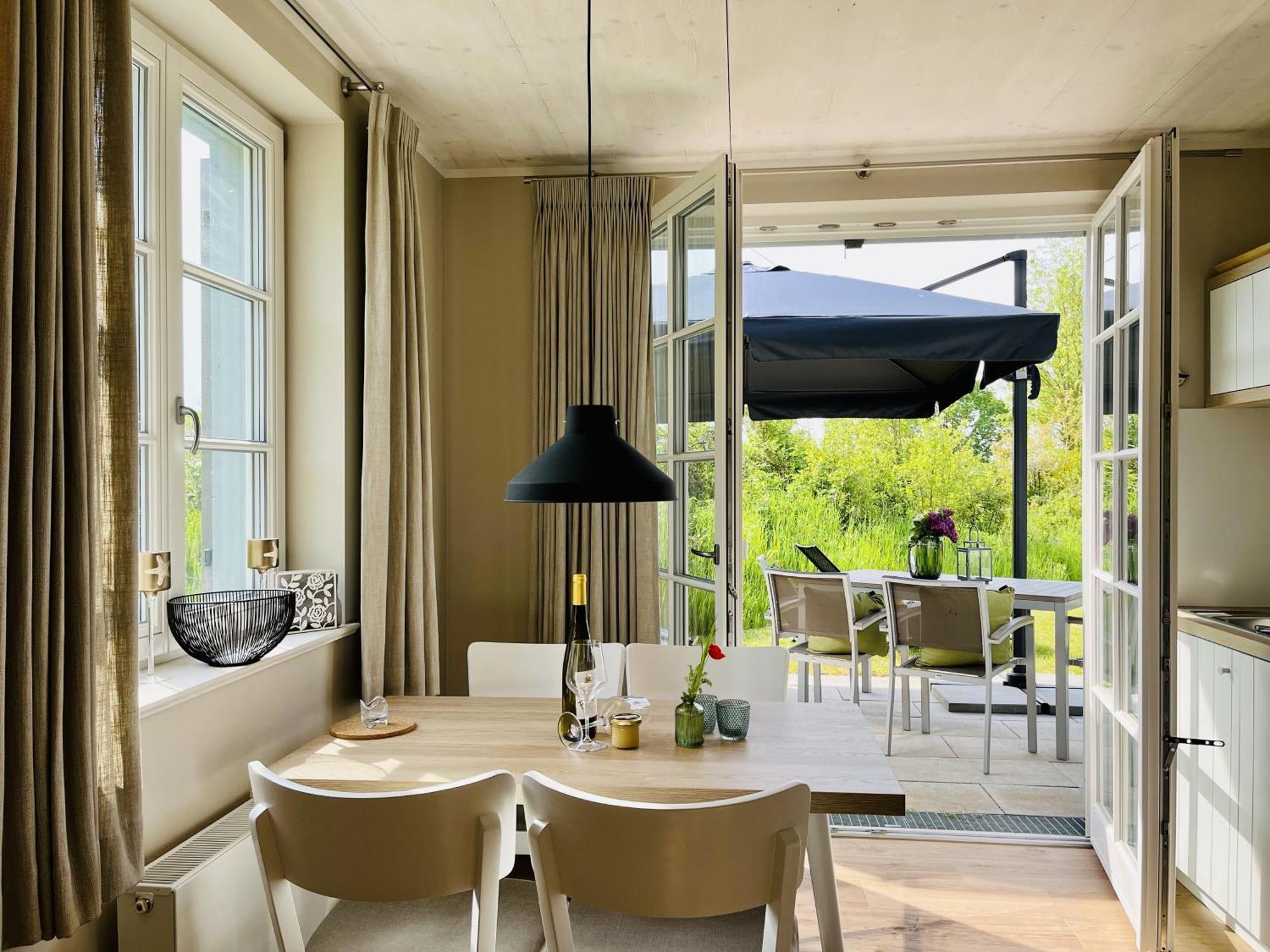 Ferienhaus Strandflieder 05 Feriendorf Klein Stresow Ruegen By Ruyastay Putbus Exteriér fotografie